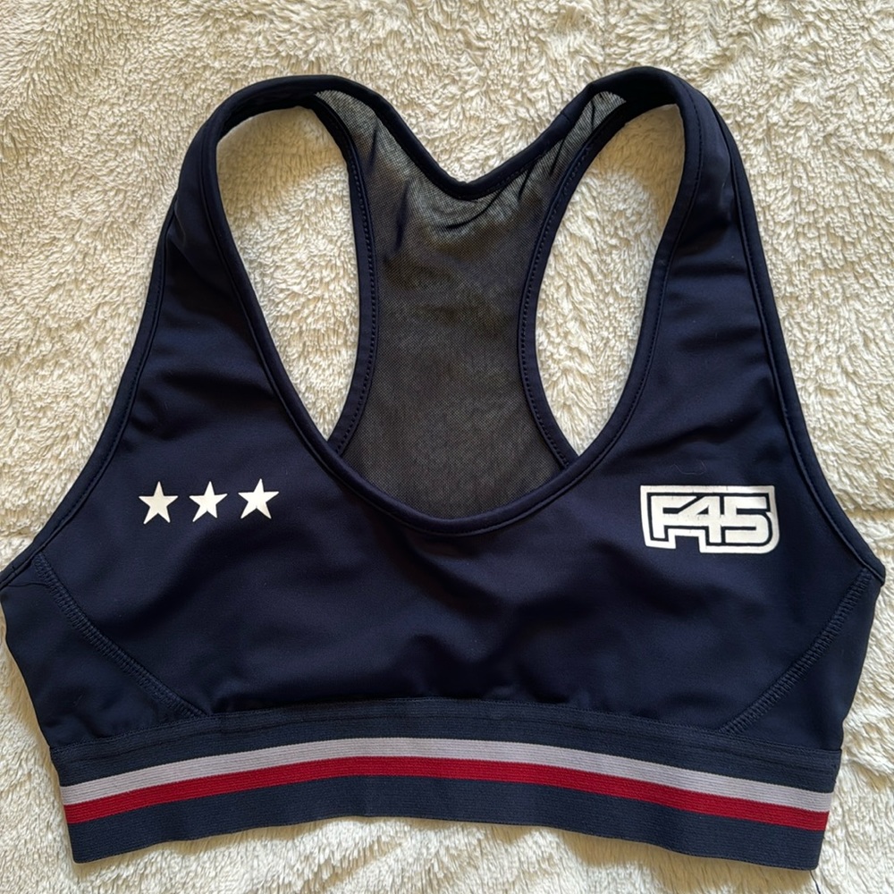 F45 coach sports bra size M